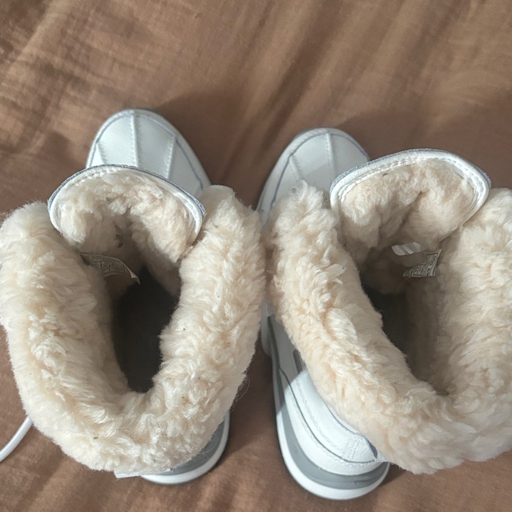 UGG Women's Cream Winter Boots - Picture 5 of 7